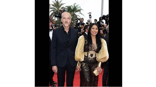 6 Potret Anggun C Sasmi di Red Carpet Festival Film Cannes 2022, Serasi Bareng Suami