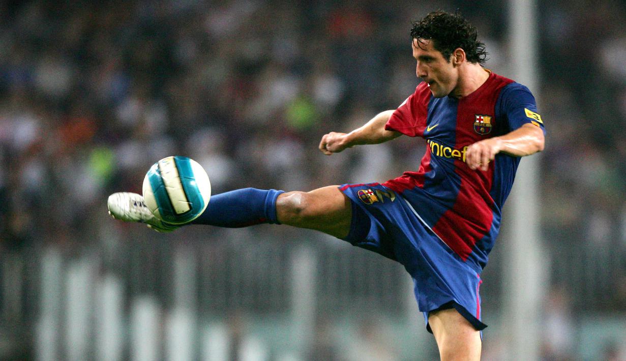 Juliano Belletti - Lionel Messi muda pernah merasakan satu setim dengan bek kanan tangguh asal Brasil ini tepatnya pada tahun 2004 hingga 2007. Kini sang pahlawan Barcelona di final Liga Champions 2006 itu berprofesi sebagai asisten pelatih tim asal Brasil, Cruzeiro. (AFP/Lluis Gene)