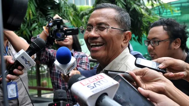 Senyum Dahlan Iskan Seusai Diperiksa Kasus Korupsi