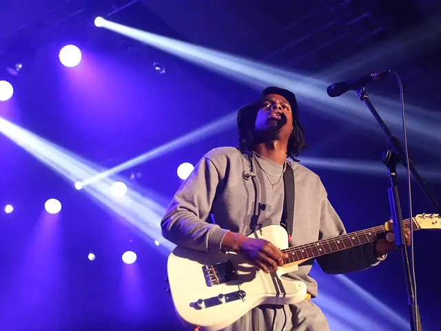 Lirik Lagu Daniel Caesar Feat Brandy Love Again Entertainment Fimela Com