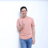 Aktor ganteng Andi Arsyil mengaku hingga kini belum pernah merasakan cinta lokasi atau lebih dikenal cinlok. Meski ia sering kali mendapat lawan main cewek cantik. (Daniel Kampua/Bintang.com)
