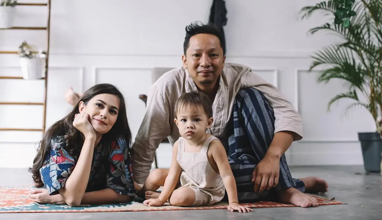 Beberapa kali Ringgo Agus Rahman memberikan kode pada istrinya untuk tambah momongan. Sejak lama Ringgo ingin menambah anak, tapi sang istri belum siap lantaran belum nyapih Bjorka Peter Morsheck. (Instagram/sabaidieter)