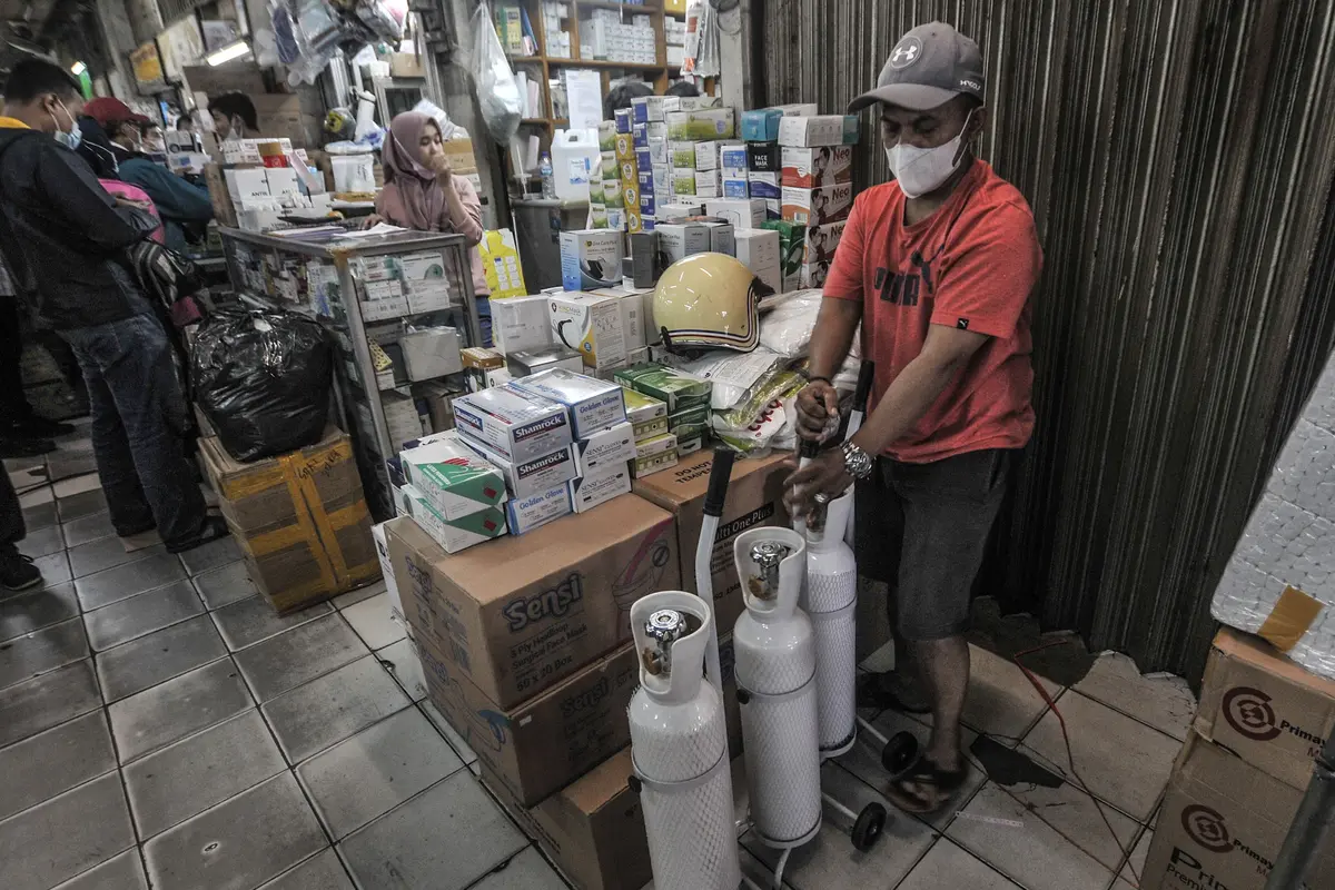 Kelangkaan Tabung Oksigen akibat Lonjakan Kasus COVID-19