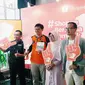 Tim dari ACT, Rumah Zakat, dan Dompet Dhuafa berfoto bersama Rezki Yanuar selaku Country Brand Manager Shopee.