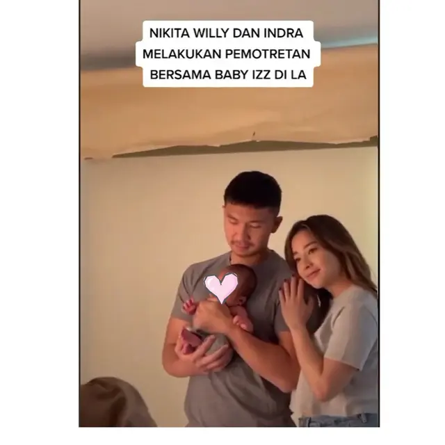 6 Pemotretan Nikita Willy dan Indra Bareng Baby Izz, Outfit Sederhana Tuai Pujian