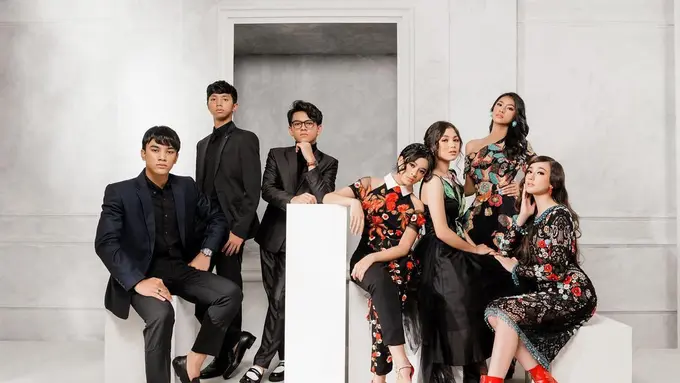 Para cast Dari Jendela SMP kompak gunakan outfit hitam