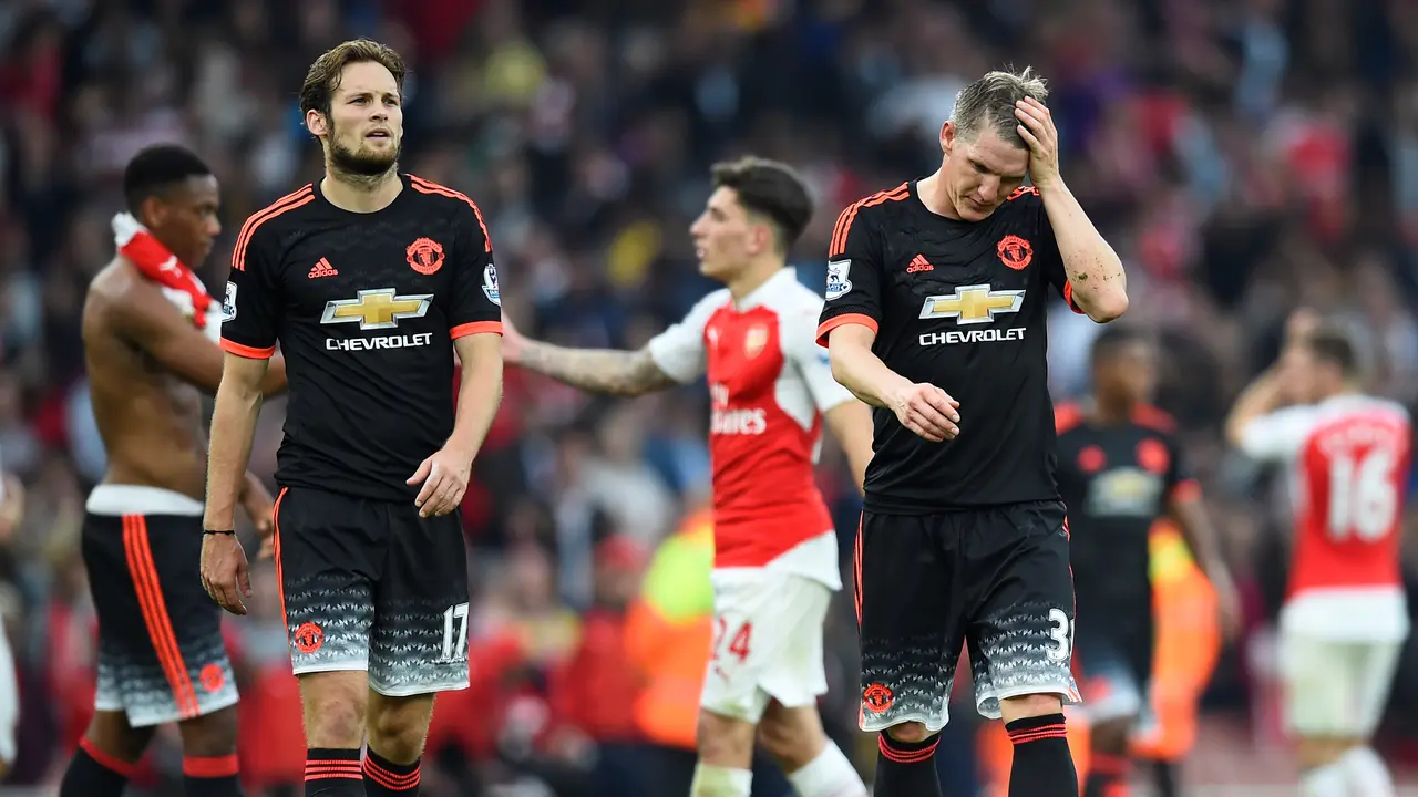 Arsenal Bantai MU 3-0