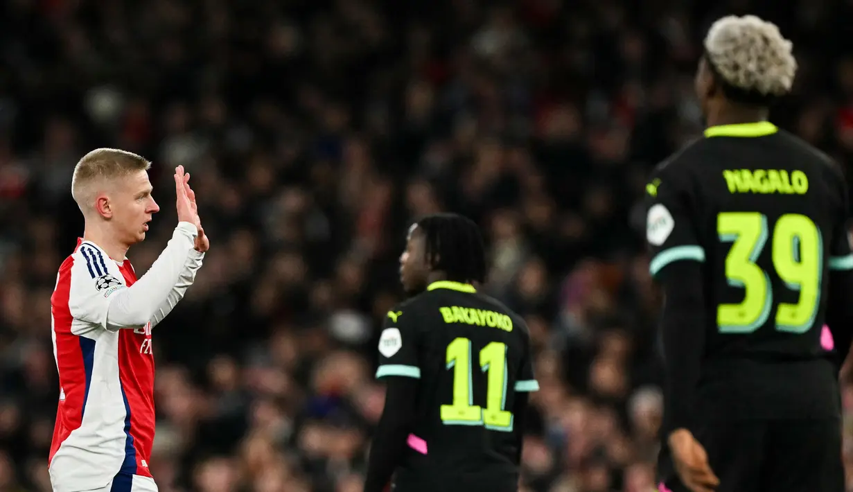 Laga baru berjalan enam menit, The Gunners sudah berhasil membuka keunggulan. Umpan matang Raheem Sterling sukses dikonversi menjadi gol oleh Oleksandr Zinchenko. (Glyn KIRK/AFP)