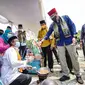 Kerak telor, salah satu jajanan khas Betawi yang wajib dicicipi selama KTT ASEAN 2023. (dok. Biro Komunikasi Kemenparekraf)