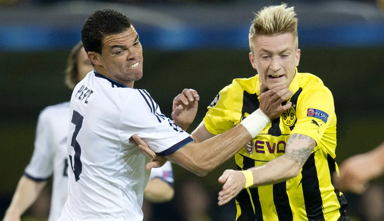 Pepe - Pemain yang pernah memperkuat Real Madrid ini memang memiliki skill yang komplit sebagai pemain bertahan. Tapi sayang Pepe seringkali bertindak kasar pada pemain lawan, dia juga pernah diskorsing 10 laga akibat menendang berkali-kali perut pemain Getafe. (AFP/Odd Andersen)