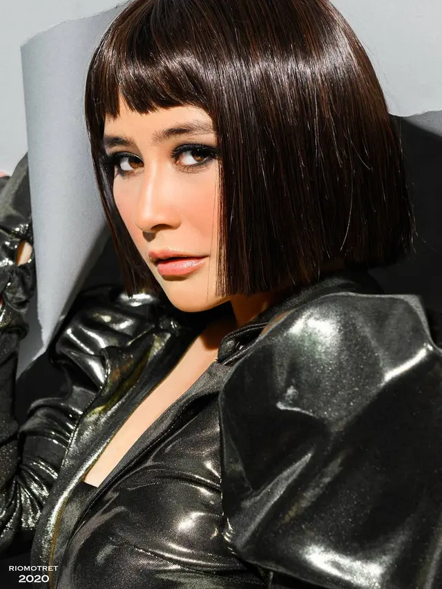 Pesona Prilly Latuconsina dalam Balutan Jumpsuit Hitam. (Sumber: Rio Motret)