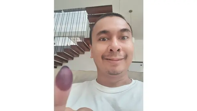 6 Gaya Foto Raditya Dika Ini Kocak Banget, Sempat Jadi Tren