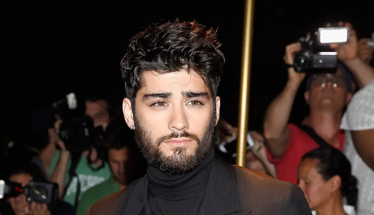 Meski sekarang sudah merombak penampilannya, Zayn Malik pun pernah terlihat lebih tua dari usianya. (wetpaint)