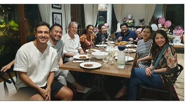 7 Penampakan Rumah Raisa dan Hamish Daud, Elegan dengan Warna Putih