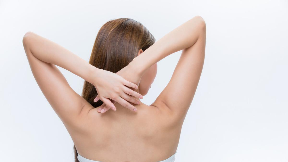 Punggung Berjerawat: Penyebabnya Tidak Sesederhana Kebersihan Tubuh