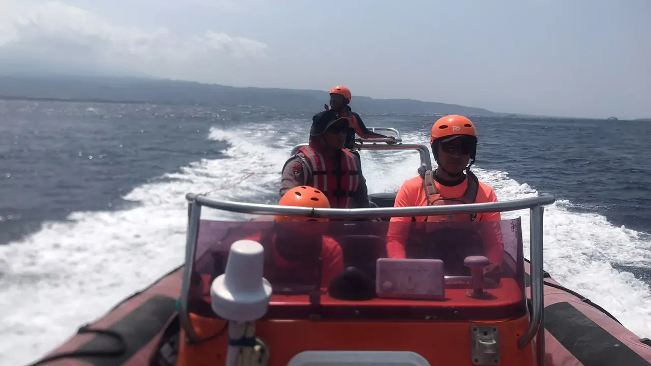 Tim SAR gabungan lakukan pencarian  nelayan hilang di perairan Puluhan Jemberana Bali. (Dok. Istimewa)