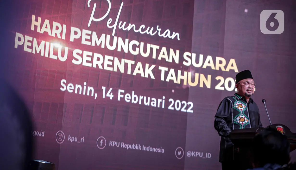 Ketua KPU RI Ilham Saputra memberikan sambutan saat peluncuran Hari Pemungutan Suara Pemilu Serentak Tahun 2024 di Gedung KPU, Jakarta, Senin (14/2/2022). KPU RI menetapkan Rabu 14 Februari 2024 sebagai hari dan tanggal untuk pemungutan suara pada Pemilu Serentak 2024. (Liputan6.com/Faizal Fanani)