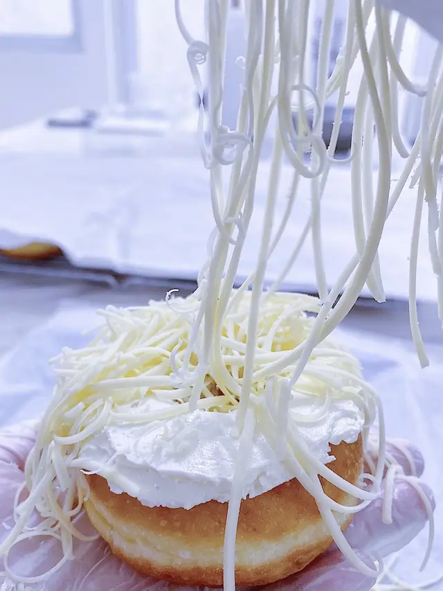 Donut premium 2nd Wisk topping keju/dok. Donny Karyadi