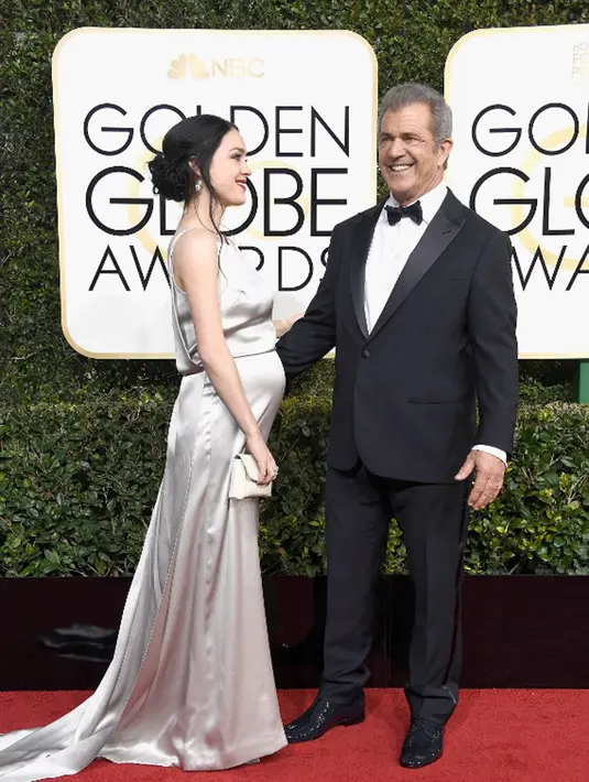 Anak yang sedang dikandung Rosalind saat ini merupakan anak pertamanya bersama Mel. Namun untuk Mel, ini adalah anak ke-9 nya. Meskipun begitu, rasa cinta selalu mengiringi keduanya untuk tetap bersama. (AFP/Bintang.com)