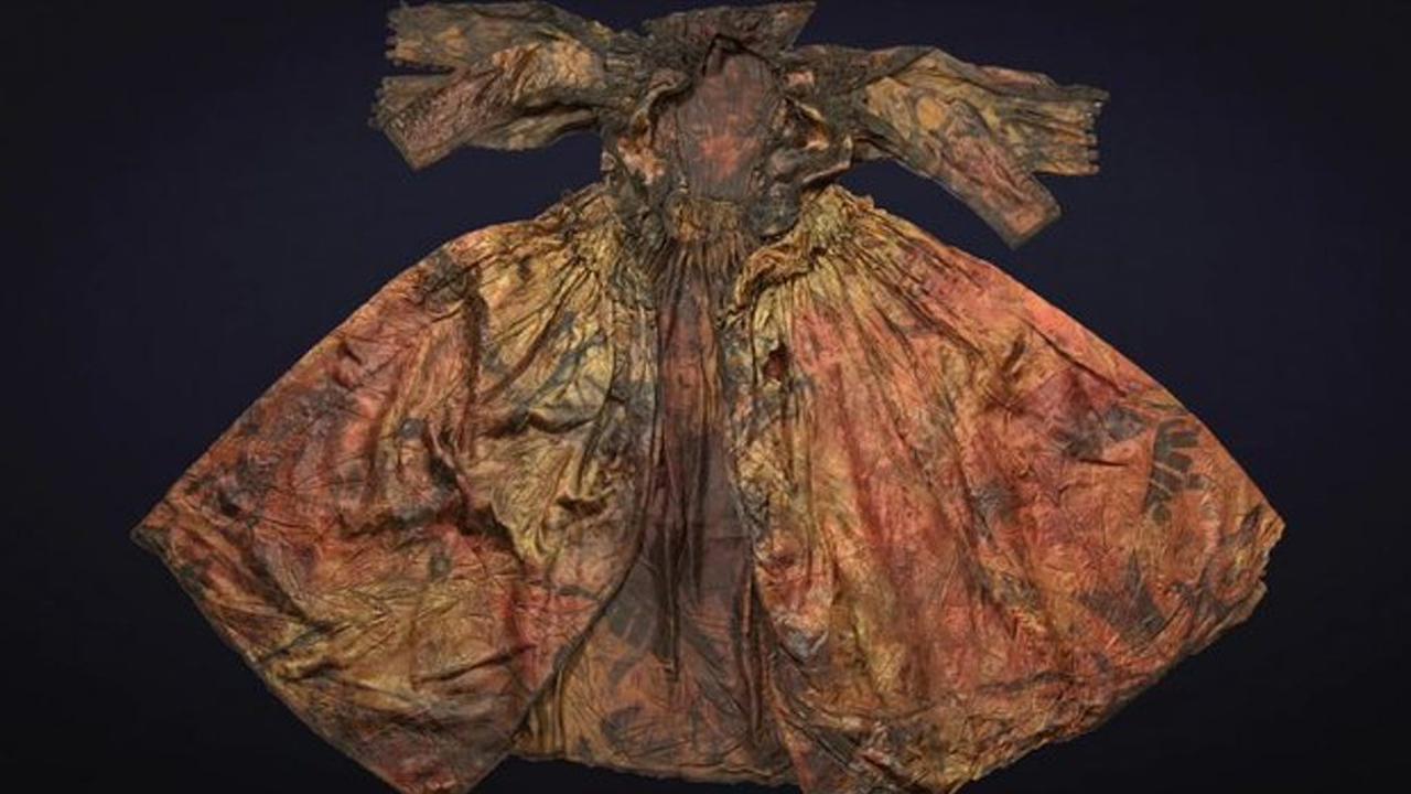 Misteri Gaun Berusia 400 Tahun dan Penyelundupan Emas Permata