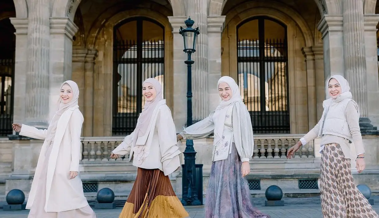 Natasha Rizky, Ratna Galih, Nina Zatulini, dan Dian Ayu Lestari. [Foto: Instagram/dianayulestari]