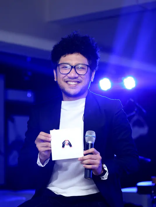 Solois yang lahir pada 1987 silam ini mengaku untuk tetap eksis di industri musik tanah air memang harus bisa berkarya dan menunjukkan kemampuannya. Terbukti kini suka dukanya selama 6 tahun terbayarkan dengan album barunya. (Andy Masela/Bintang.com)