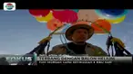 Pria ini terbang melintasi Afrika Selatan dengan balon helium berwarna-warni layaknya adegan di film-film.