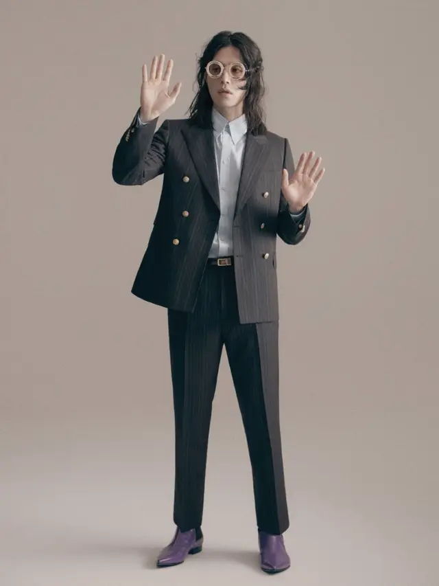 Potret Terbaru Lee Dong-wook Rambut Gondrong (sumber: gqkorea.co.kr)