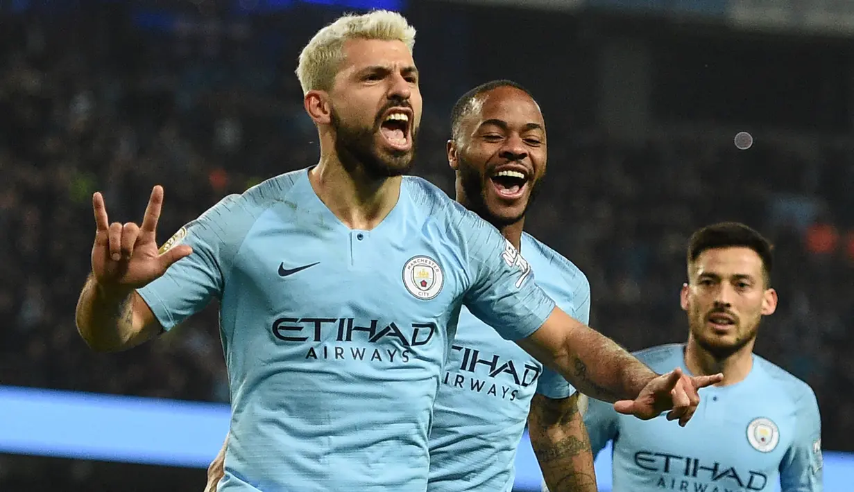 Sergio Aguero. Striker Argentina yang kini berusia 34 tahun dan memutuskan pensiun dini akibat masalah kesehatan pada Desember 2021 bersama Barcelona ini total 10 musim berlaga di Liga Inggris mulai 2011/2012 hingga 2020/2021 hanya bersama Manchester City. Ia tampil dalam 9 laga pembuka Liga Inggris dengan mencetak 7 gol. Satu-satunya laga pembuka yang dilewatkan adalah di musim terakhirnya pada 2020/2021 saat ia terpapar COVID-19. (AFP/Oli Scarff)