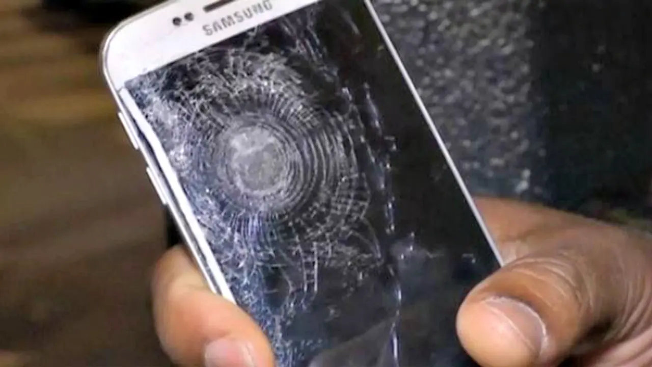 Telepon Genggam Selamatkan Pria Ini Dari Serangan Teror