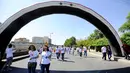 Peserta berjalan saat mengikuti acara marathon bertajuk 'I Love Damaskus' di Umayyah Square Damaskus, Suriah, Jumat (7/10). (REUTERS / Omar Sanadiki)