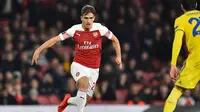 Aksi pemain baru Arseal, Denis Suarez pada leg 2, babak 16 besar Liga Europa yang berlangsung di stadion Emirates, London, Jumat (22/2). Arsenal menang 3-0 atas Bate Borisov. (AFP/Glyn Kirk)