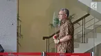 Pengelola Teknis Direktorat Jenderal Cipta Karya, Didiet Arief Akhdiat bersiap keluar dari gedung KPK untuk rehat, Jakarta, Jumat (16/3). Didiet diperiksa sebagai saksi untuk tersangka Budi Rachmat Kurniawan. (Liputan6.com/Herman Zakharia)