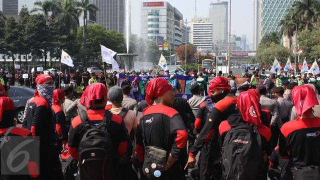 20150901-Ratusan Buruh Mulai Kuasai Kawasan Patung Kuda-Jakarta