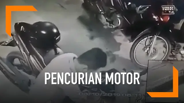 Aksi pencurian motor jemaah salat subuh di masjid terekam CCTV