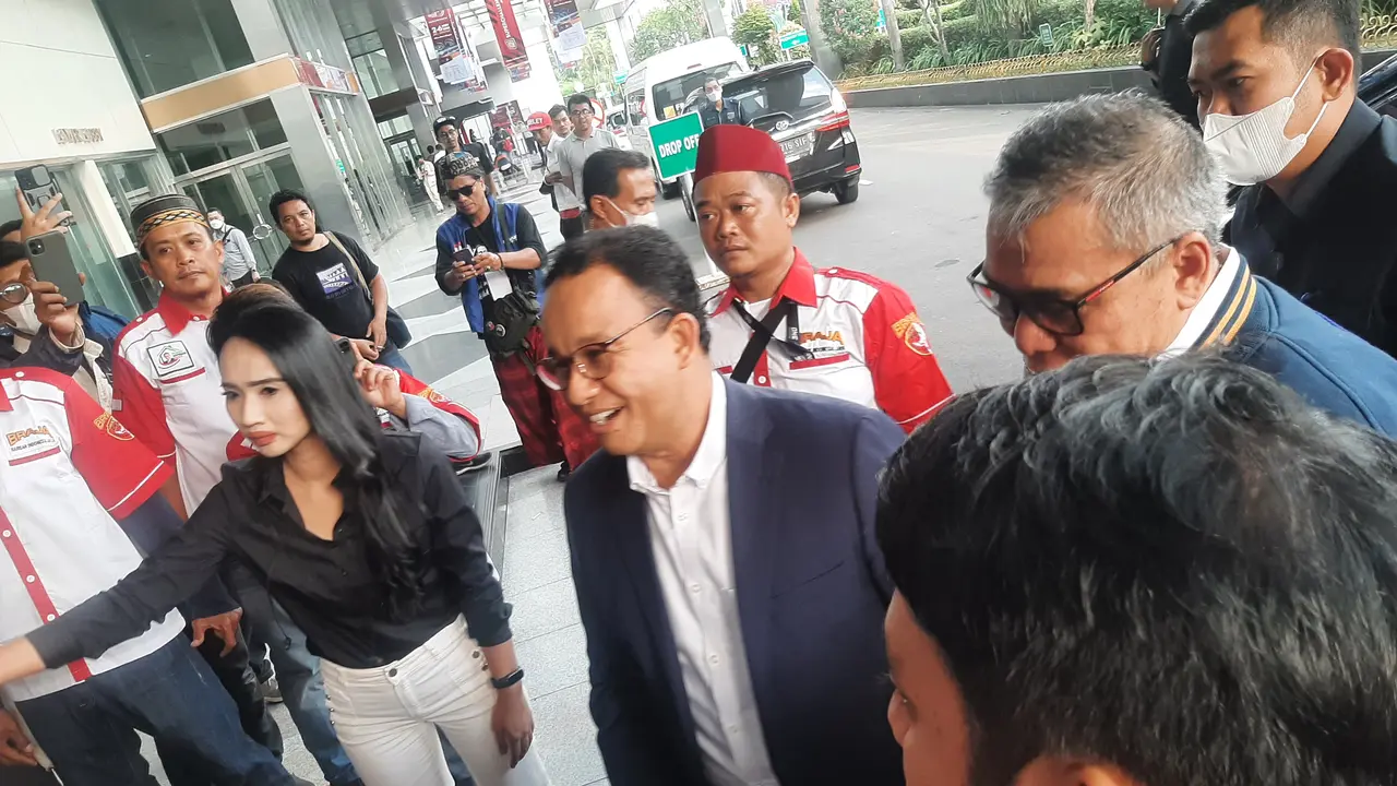 Bakal calon presiden (Capres) Partai NasDem Anies Baswedan menghadiri deklarasi acara Deklarasi Relawan IndonesiAnies yang bertajuk 'Merawat Semangat Kebangsaan, Meretas Jalan Keadilan' di Jakarta Covention Center, Jakarta Pusat