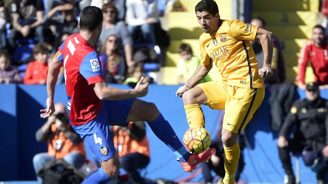Luis Suarez Pimpin Barcelona Menang di Kandang Levante