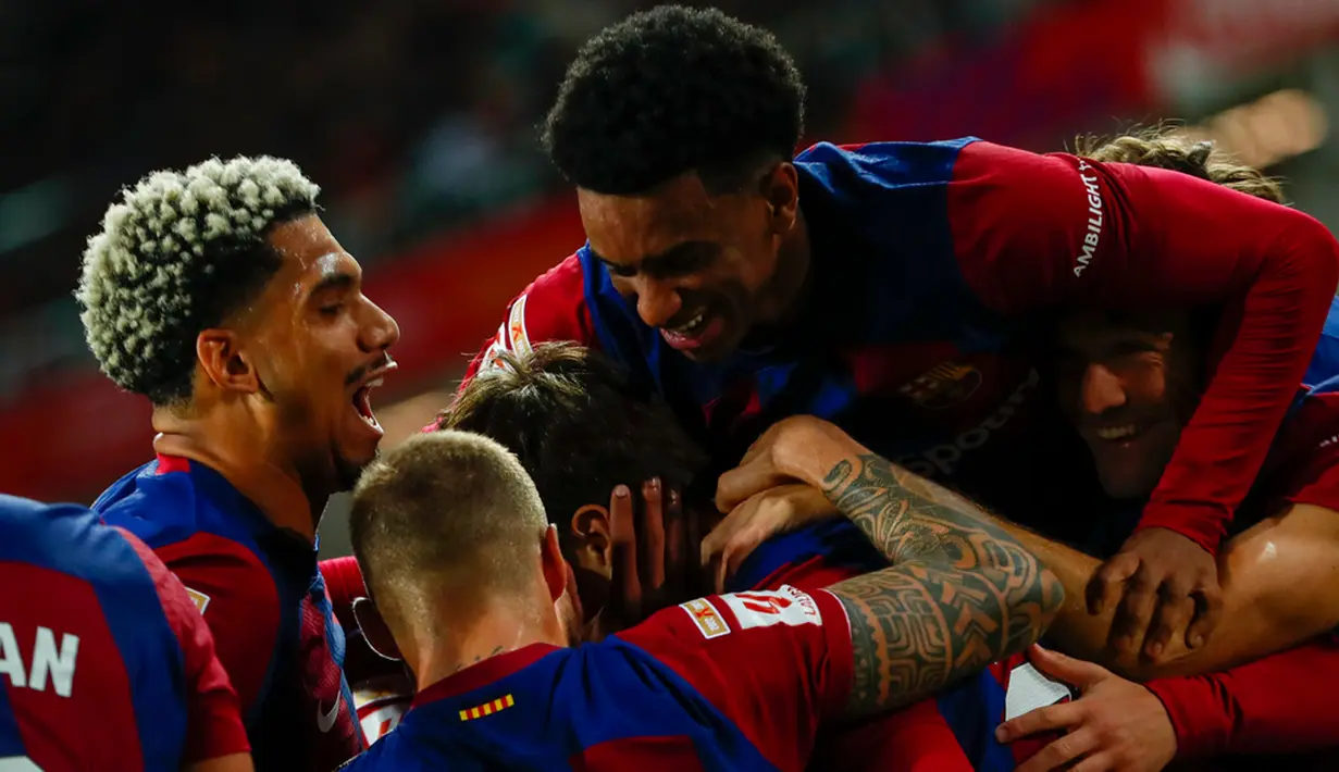 Barcelona memecah kebuntuan pada menit ke-80. Pemain pengganti, Marc Guiu, mencatatkan namanya pada papan skor. (AP Photo/Joan Monfort)