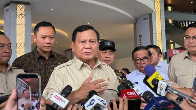 Presiden Prabowo usai peresmian stasiun tanah abang
