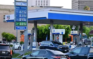 Harga Minyak Hari Ini Naik 5% Usai AS Serang Iran
