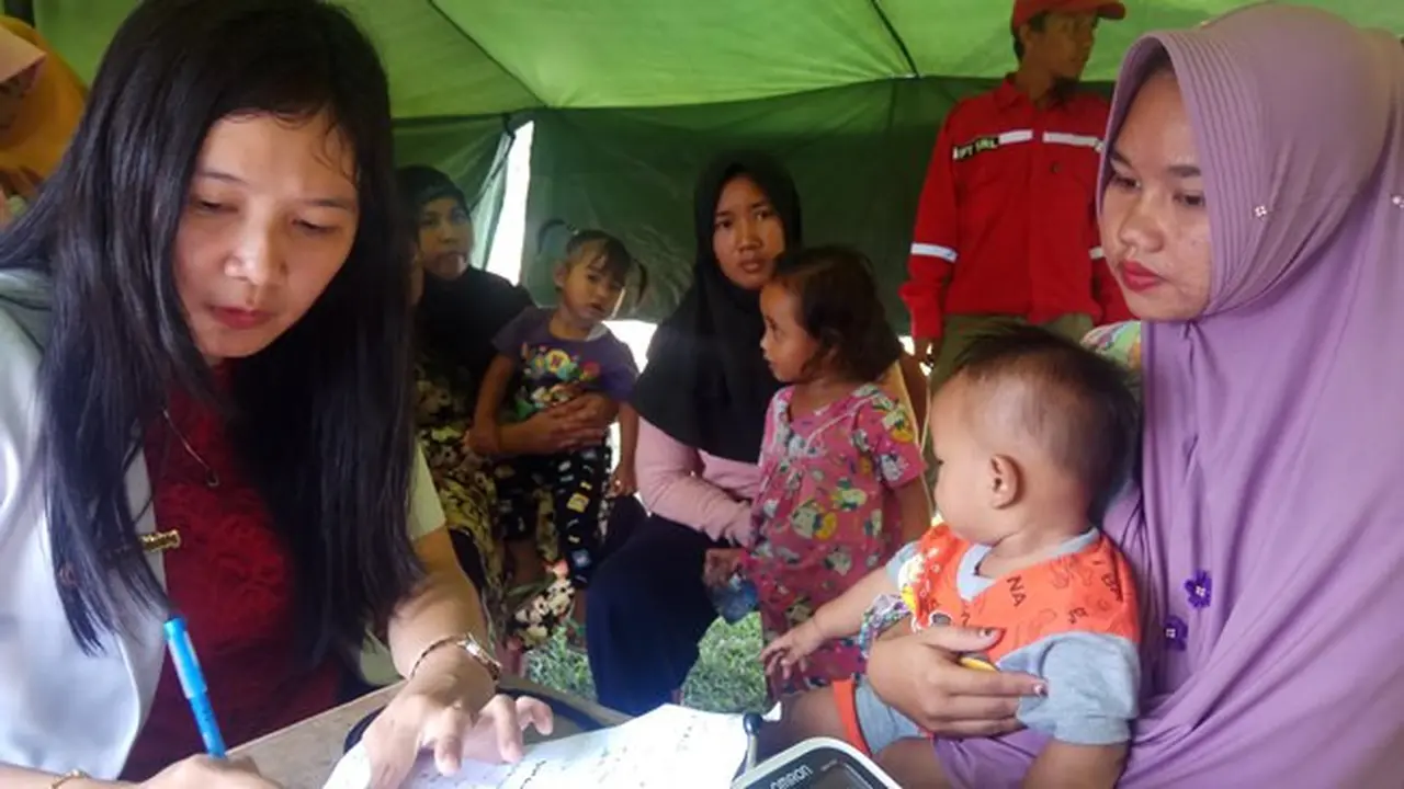 dr Yessica mencatat keluhan dari balita selama terpapar kabut asap di Pulau Rupat