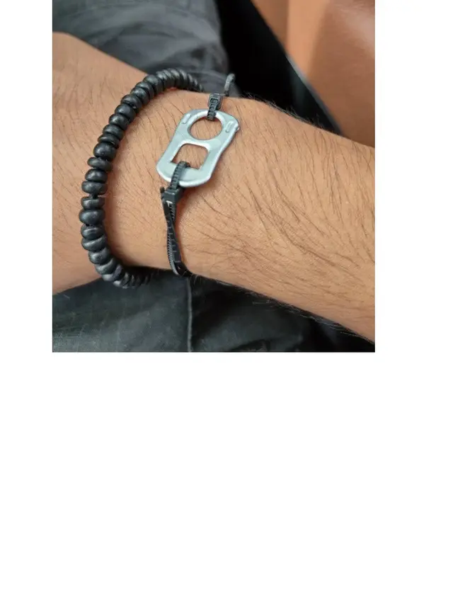 Selain Gelang Zip Tie, 6 Aksesoris Unik Ini Bikin Netizen Geleng Kepala