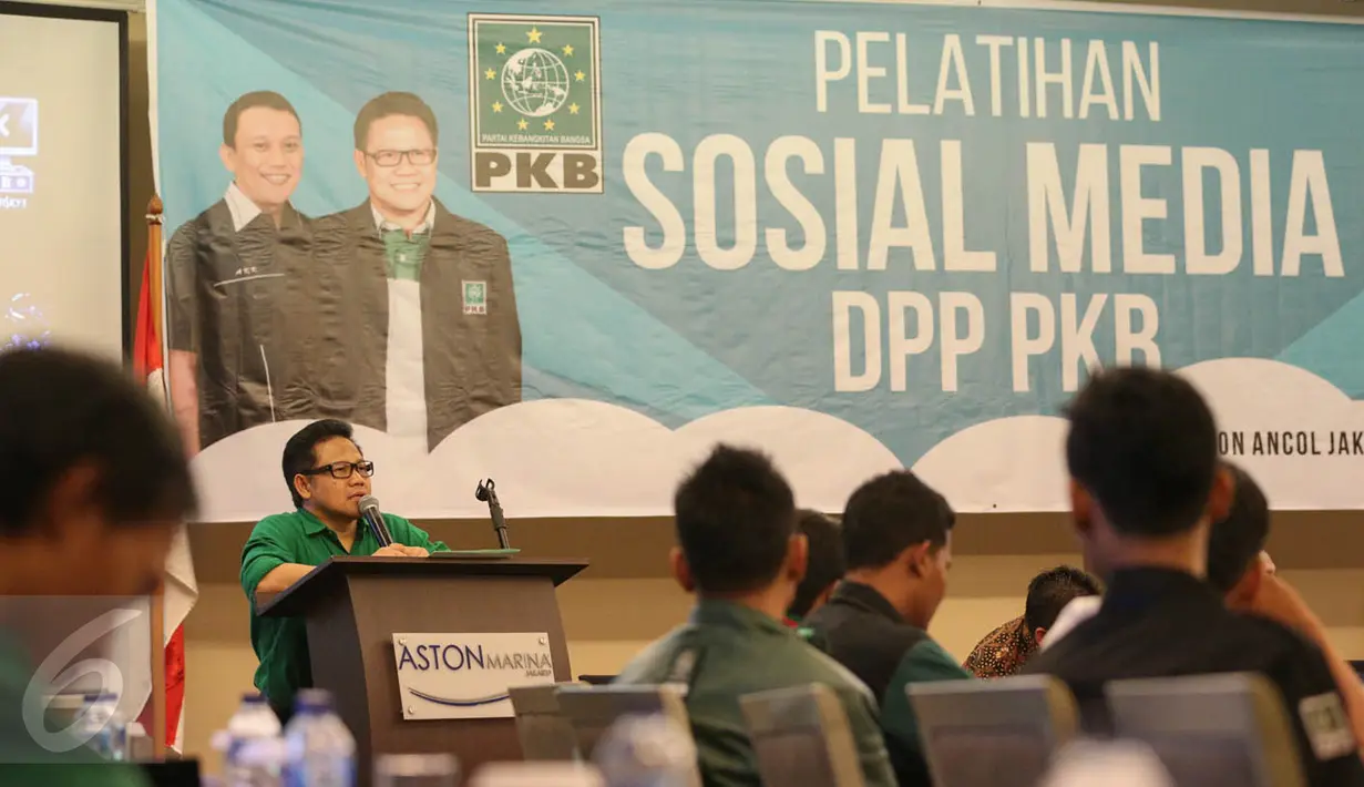 Ketua Umum PKB, Muhaimin Iskandar menutup pelatihan sosial media kader PKB se-Indonesia di Aston Marina Ancol, Jakarta, Jumat (2/10/2015). Pelatihan tersebut untuk mendekatkan pemimpin dengan rakyat. (Liputan6.com/Faizal Fanani)