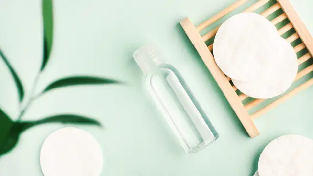 Beda Hydrating Toner vs Exfoliating Toner, Mana yang Sebaiknya Digunakan?