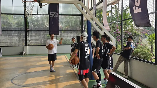 Ali Budimansyah Latih Komunitas Basket Tuli