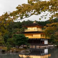 Golden Pavilion in Kyoto, Japan(unsplash.com/CharlesPostiaux)
