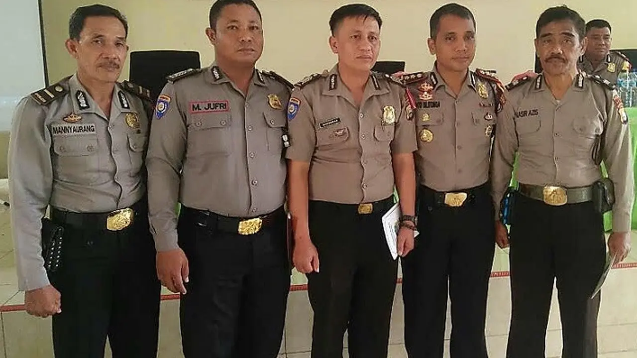 Tiga Personil Bhabinkamtibmas Gowa Dapat Hadiah Kapolres (Liputan6.com/ Eka Hakim)