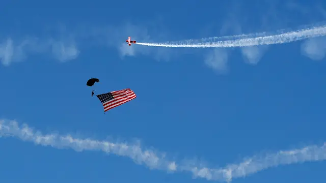 Aksi Akrobatik Udara di Great State of Maine Air Show