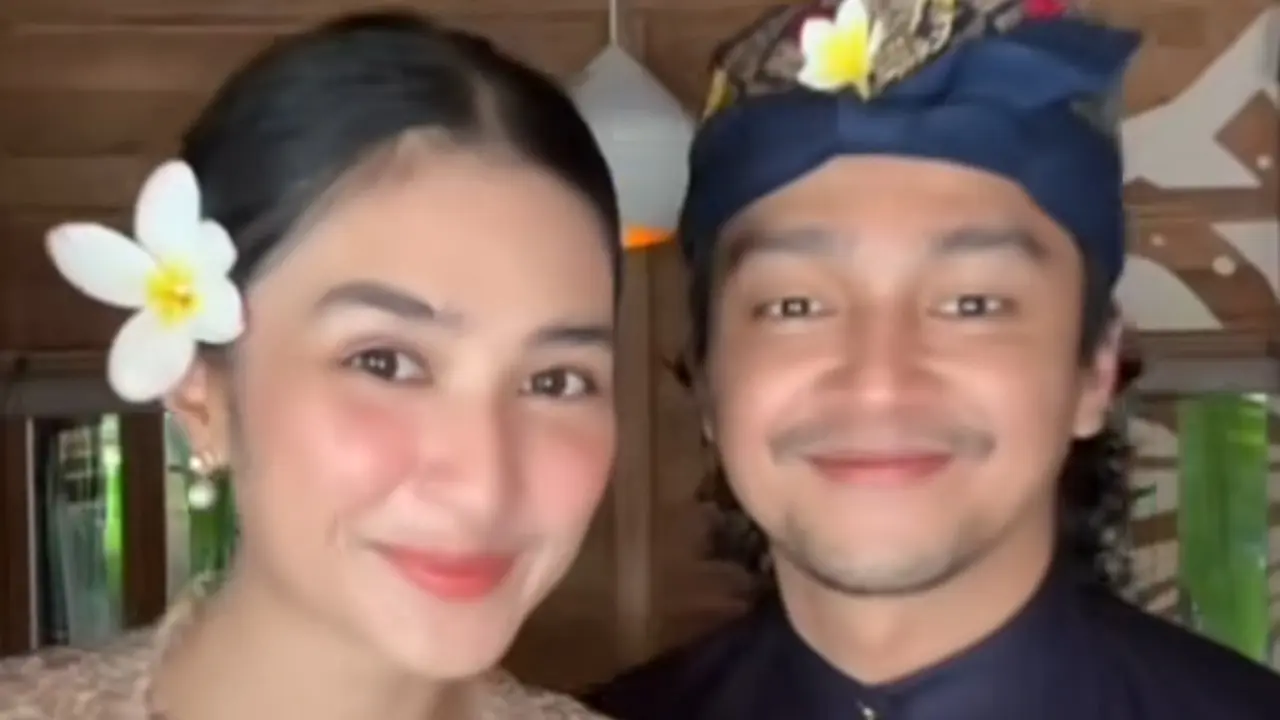 Mikha Tambayong dan Deva Mahenra Kondangan di Bali