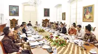 Presiden Jokowi mengadakan rapat terbatas di Istana Kepresidenan Bogor bersama 19 menteri dan mengundang CEO Ruangguru Adamas Belva Syah Davara (Sumber: Dok. Ruangguru)